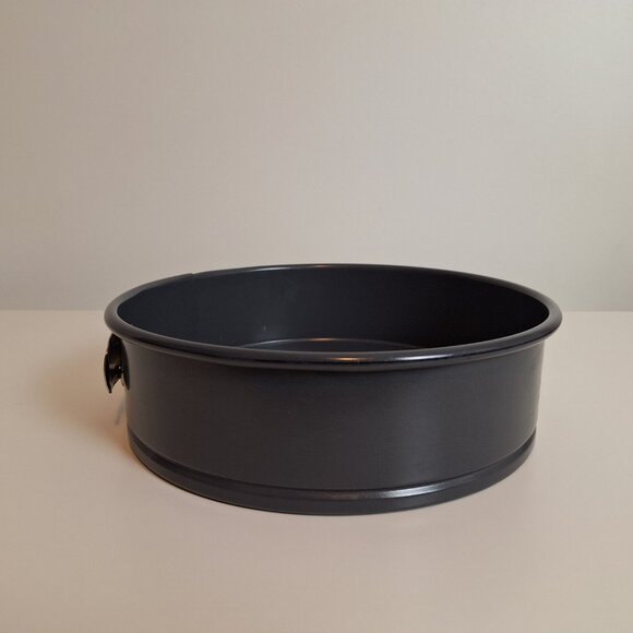 9" Lagostina Non-Stick Springform Cake Pan - Picture 4 of 9